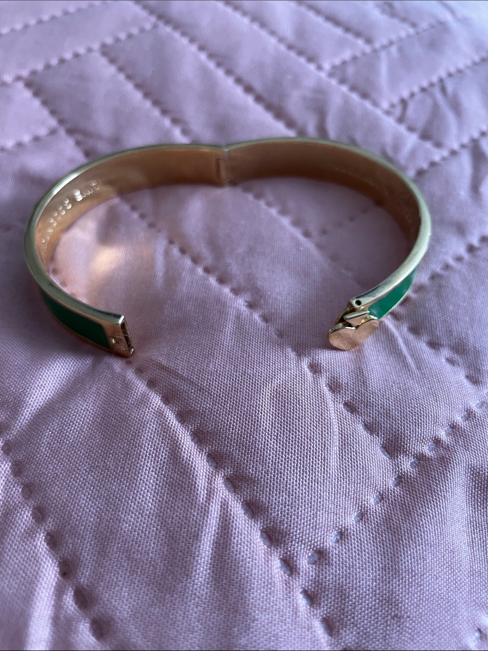 Kate Spade Green Gold Spade And Trimming Clasp Bangle Bracelet EUC - Picture 5 of 7
